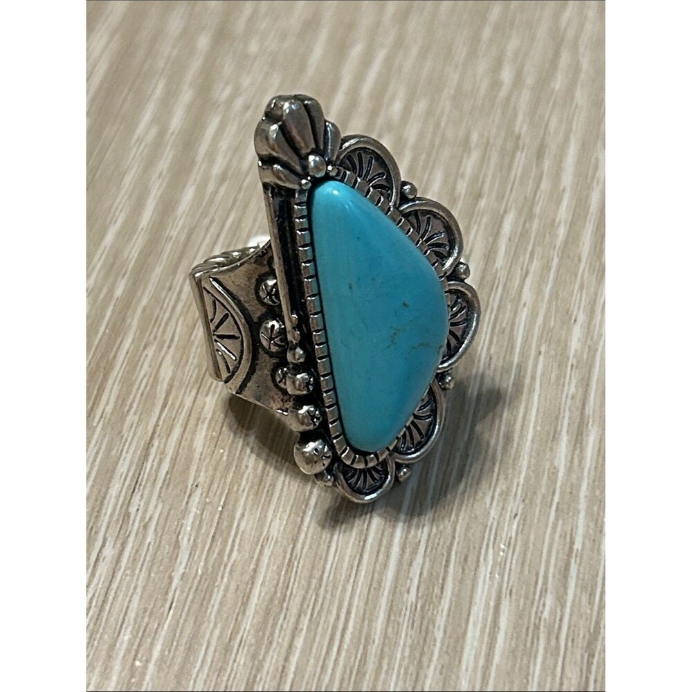 Chico’s Antique Turquoise Motif Silver Toned Stretch Band Statement Ring